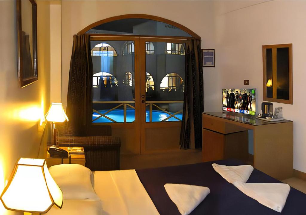 Bazén v ubytování Red Sea Relax Hotel nebo v jeho okolí