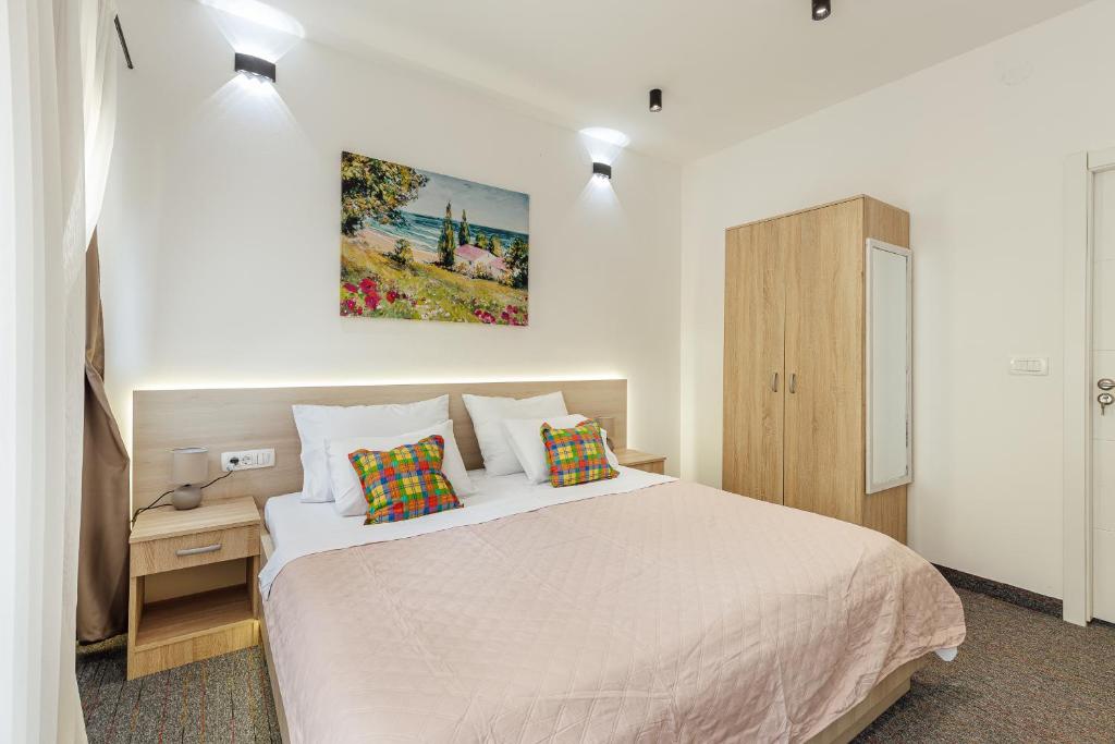 Postel nebo postele na pokoji v ubytování *NEW IN 2025* - Hotel Subra Atrium