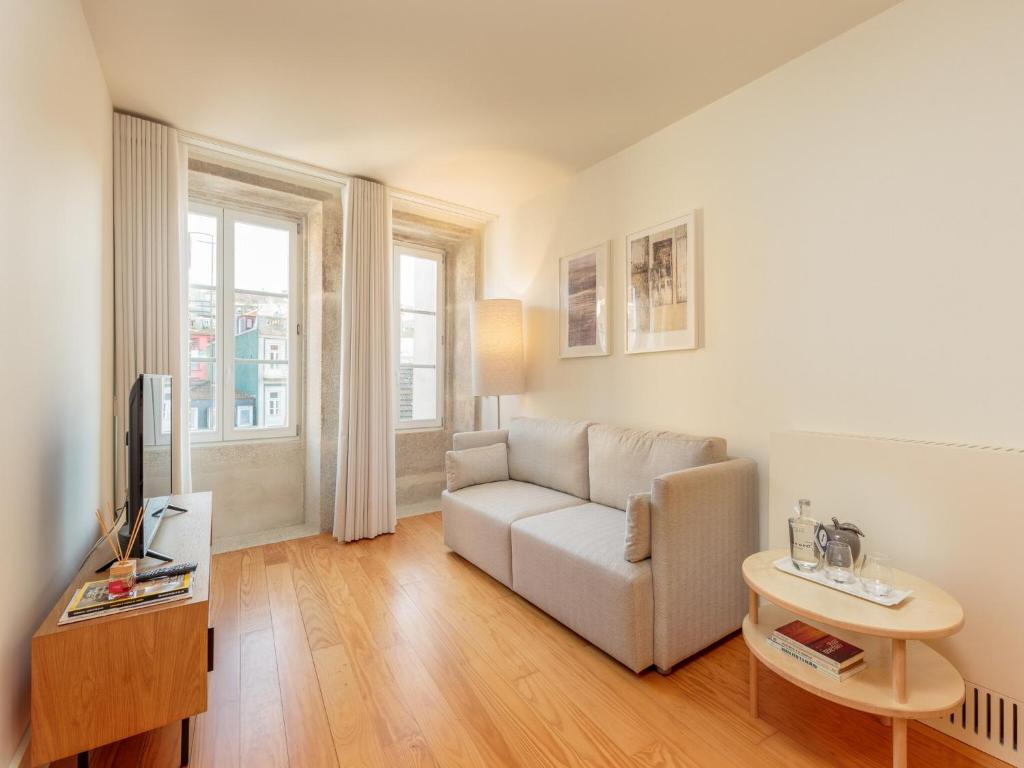 Apartment in Porto with balcony