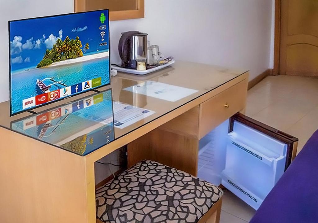 TV a/nebo společenská místnost v ubytování Red Sea Relax Hotel