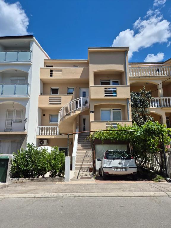 Budova, v ktorej sa apartmán nachádza