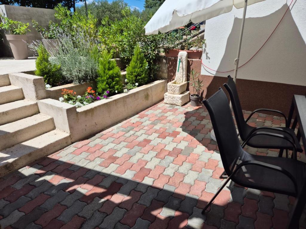 Patio alebo iná vonkajšia časť ubytovania Apartman Marin - Zadar