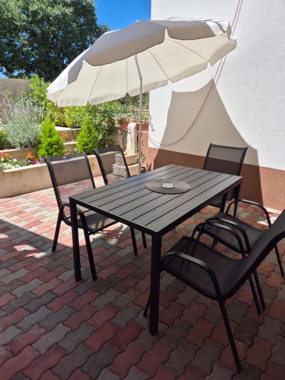 Patio alebo iná vonkajšia časť ubytovania Apartman Marin - Zadar