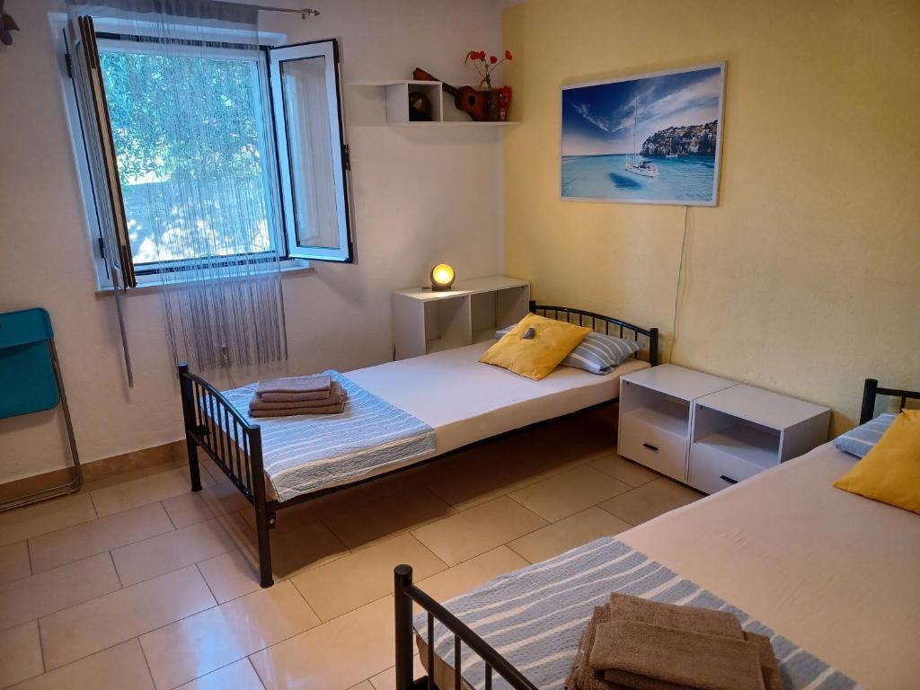 Postel nebo postele na pokoji v ubytování Apartment in Villa Tamara -Pool beheizt ,Meerblick