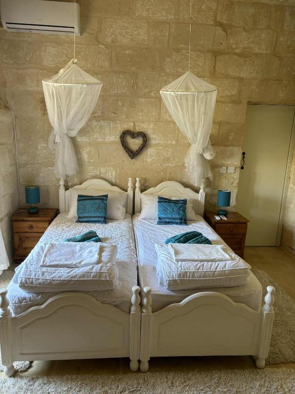 Una cama o camas en una habitación de House of Character - Room with a Pool view