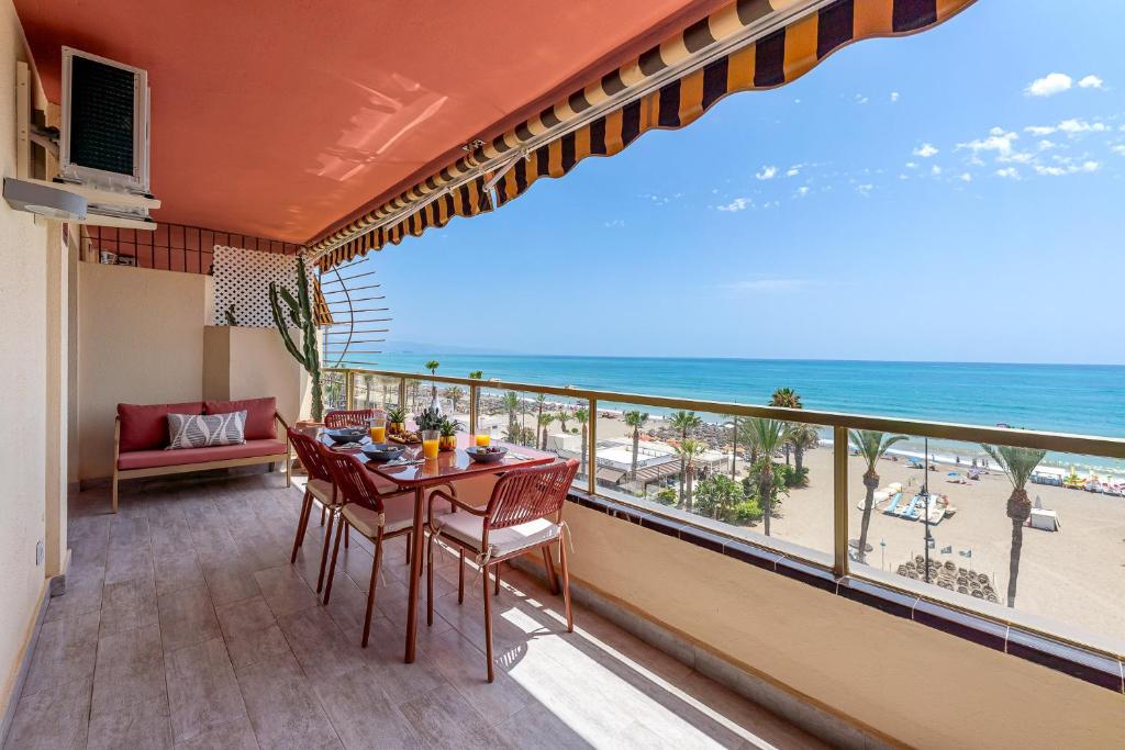 797HOLIDAY RENTALS- Piso contemporaneo frente al mar