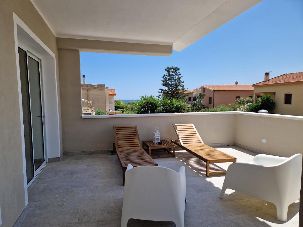 a balcony with chairs and a view of the ocean at Blu Mare Casa Vacanza in La Maddalena