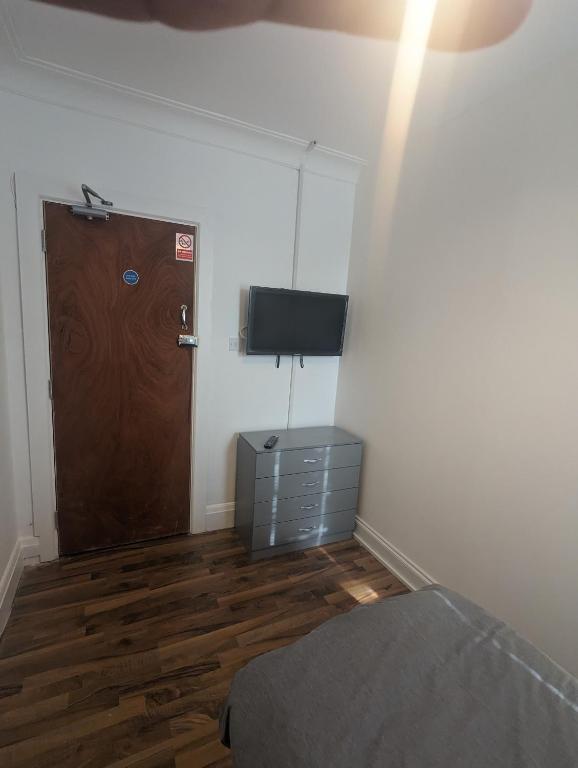 The Noisy Rooms - Resim 19