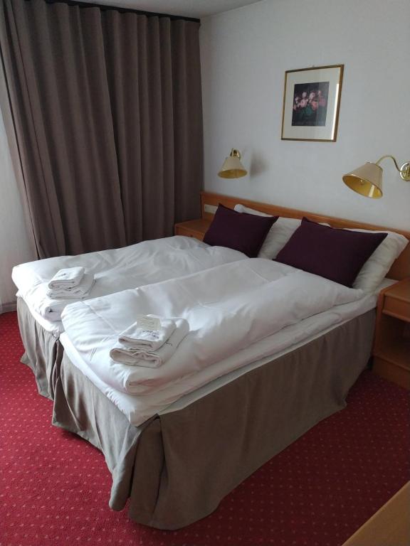 Postel nebo postele na pokoji v ubytování Langley Hotel Rendlhof