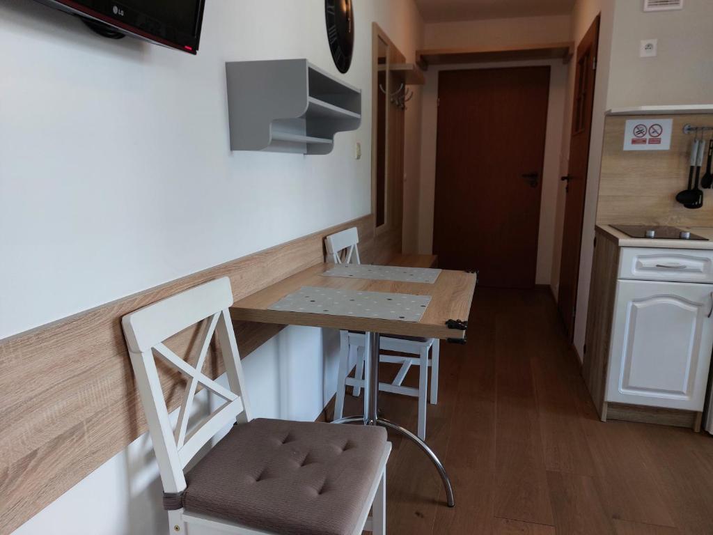 Kuchyňa alebo kuchynka v ubytovaní Słoneczne Apartamenty w Poddąbiu