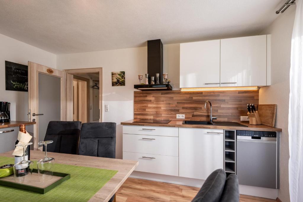 Kuchyňa alebo kuchynka v ubytovaní Ferienwohnung Mitterherzog