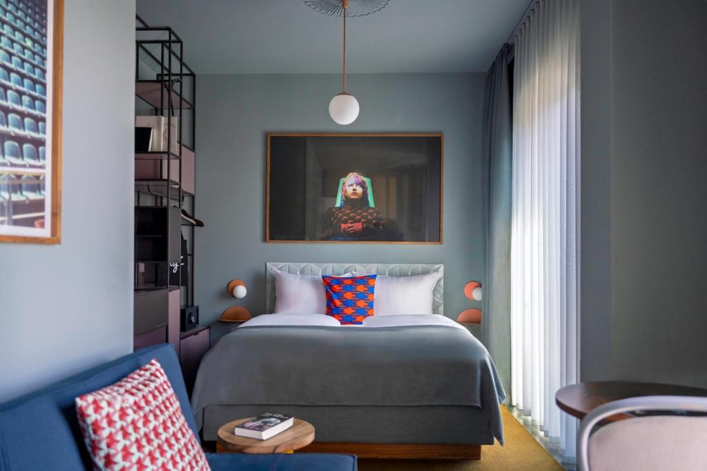 
One of a Kind Plus - Bigger (Queen)
