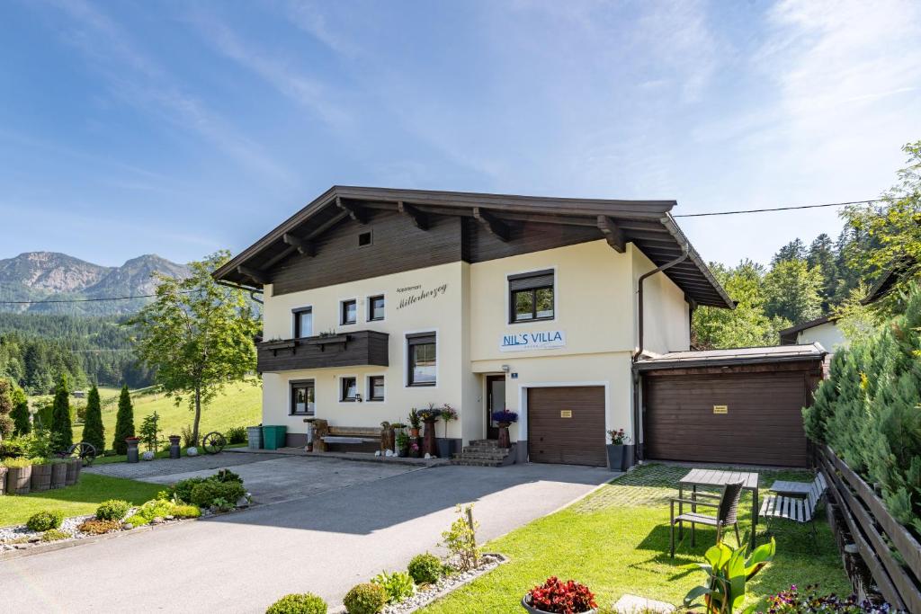 Výhľad na hory alebo výhľad na hory priamo z apartmánu