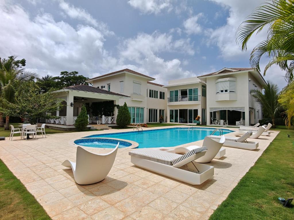 Casa de Campo Luxury Villa with private Pool &amp; Jacuzzi, Near Beach, Marina, Golf, Restaurants &amp; Altos de Chavon photo photo 6