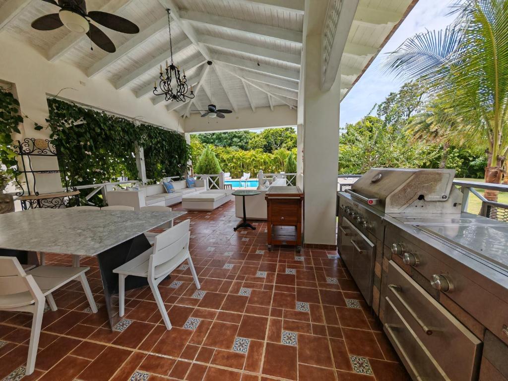 Casa de Campo Luxury Villa with private Pool &amp; Jacuzzi, Near Beach, Marina, Golf, Restaurants &amp; Altos de Chavon photo photo 3