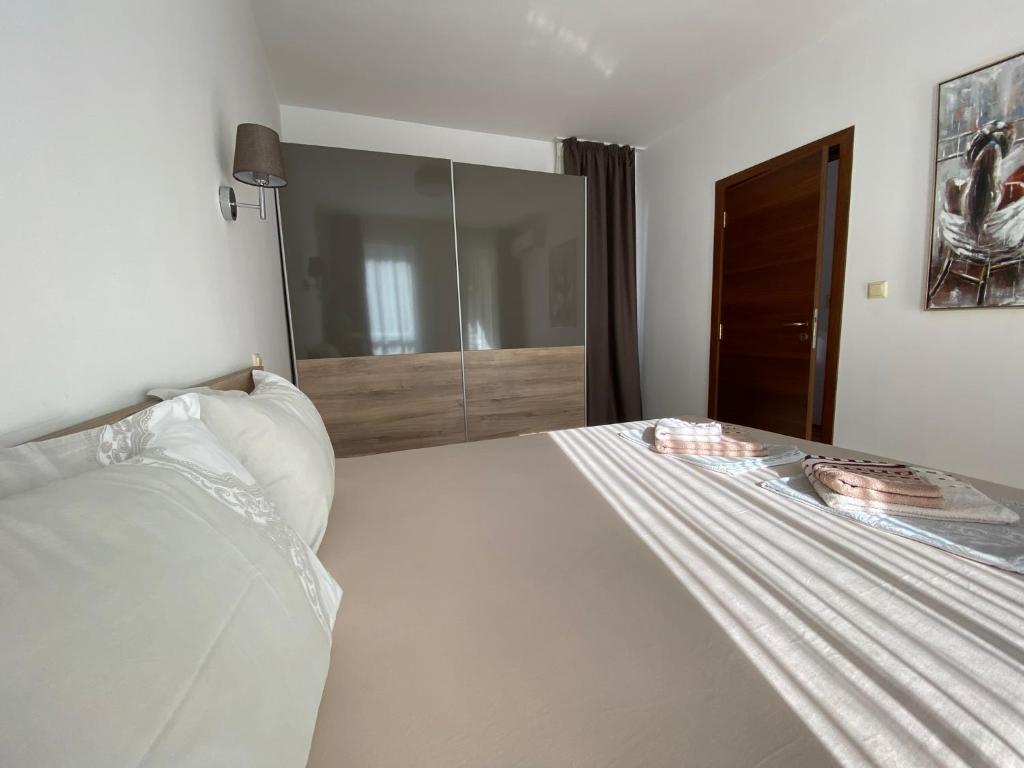 A bed or beds in a room at Amel -new luxury apartment close to the beach