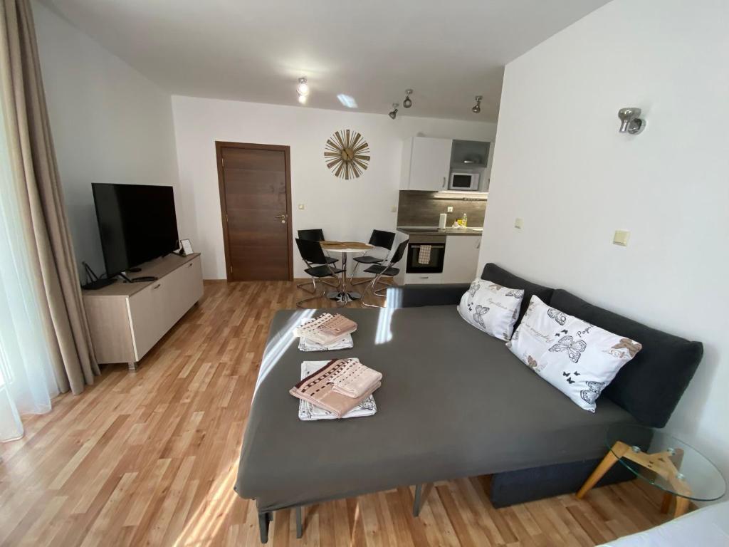 A television and/or entertainment centre at Amel -new luxury apartment close to the beach