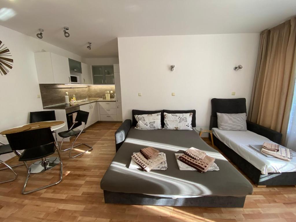 A seating area at Amel -new luxury apartment close to the beach