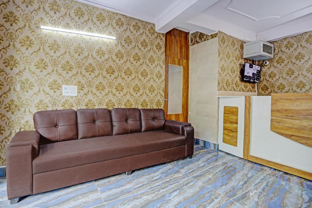Posezení v ubytování Super Umen Hotel Nearest Sector 66 Noida