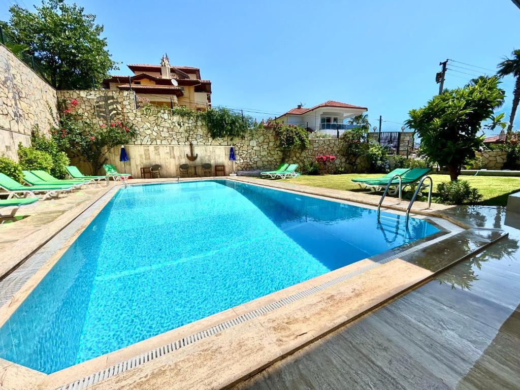 Bazén v ubytování White Suites İçmeler nebo v jeho okolí