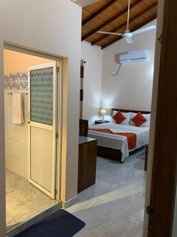 Lahiru Airport Villa - 19