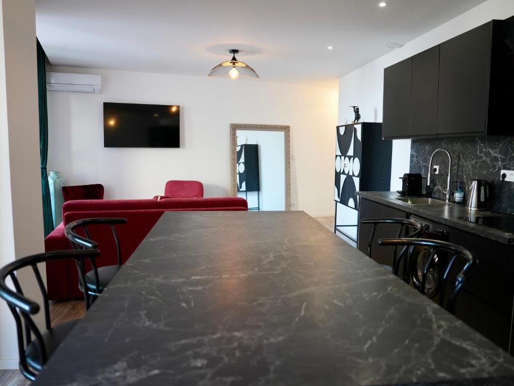 Photo de la galerie de l'établissement Cap Estérel Vivez le Prestige dans un Spacieux Appartement Haut de Gamme avec Vue Mer, piscines, à Saint-Raphaël