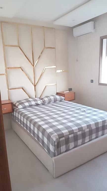 Postel nebo postele na pokoji v ubytování إقامة ياسمينه