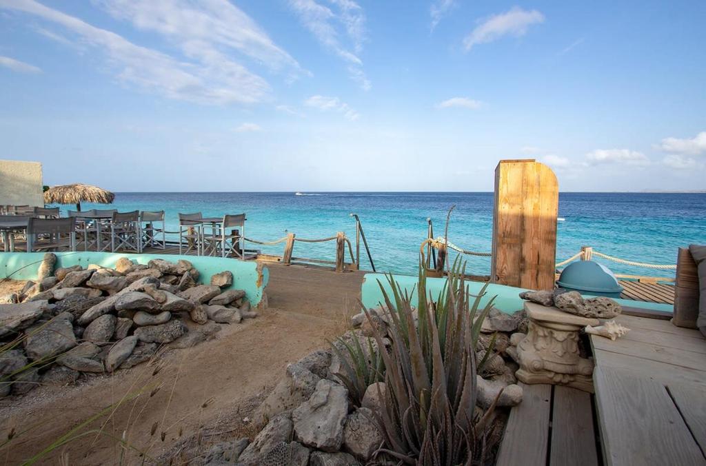 vista sull'oceano da una spiaggia di Kas di Bientu at Windsock Beach a Kralendijk