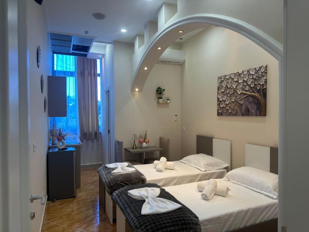 Postel nebo postele na pokoji v ubytování Hotel Osmani