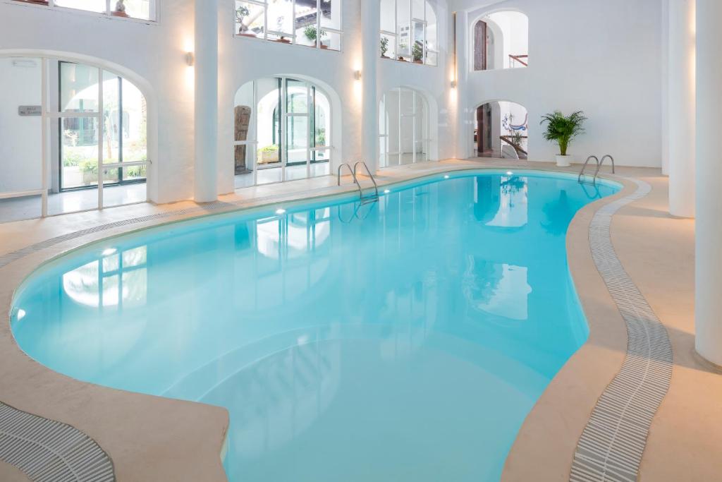 Бассейн в Hacienda Na Xamena, Ibiza или поблизости