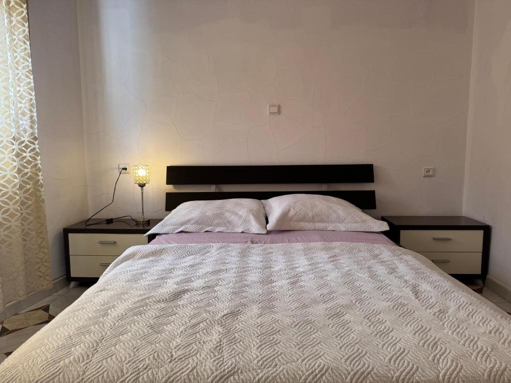 Postel nebo postele na pokoji v ubytování Appartements dior al hoceima
