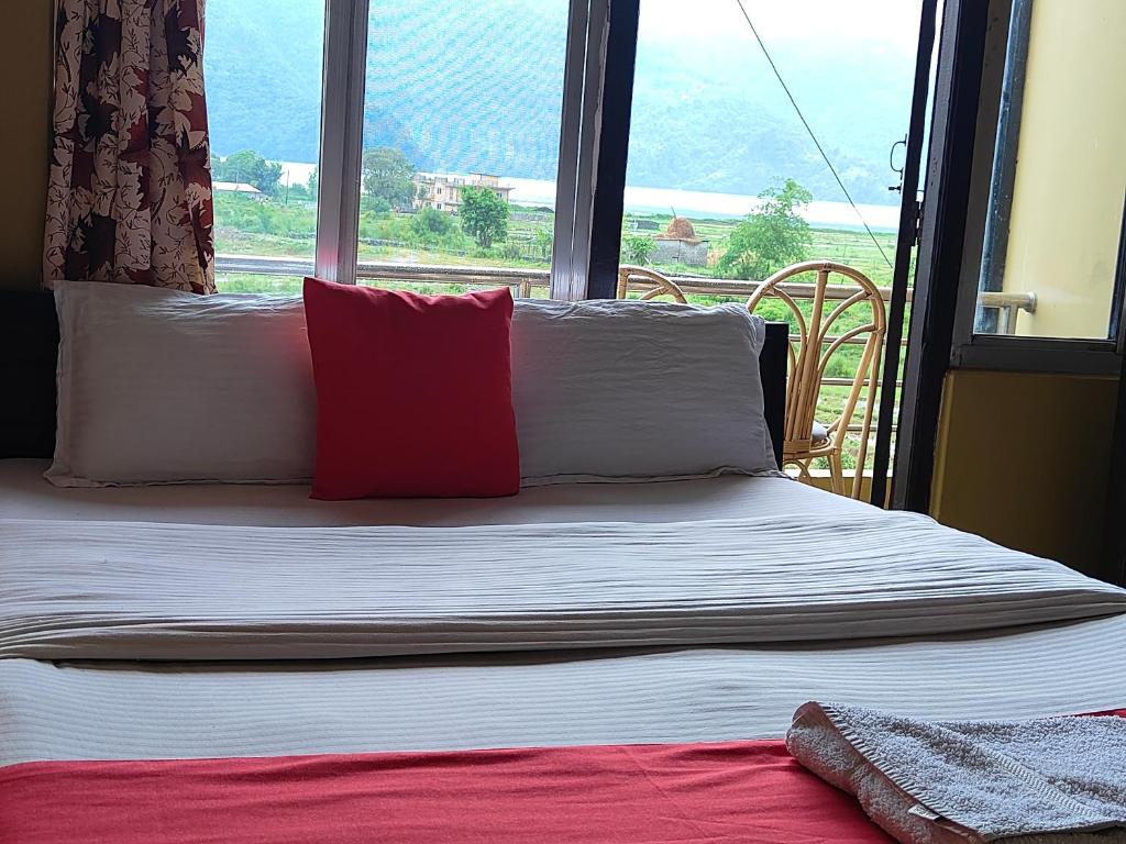 Rúm í herbergi á Hotel August International