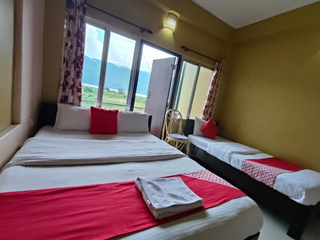 Rúm í herbergi á Hotel August International