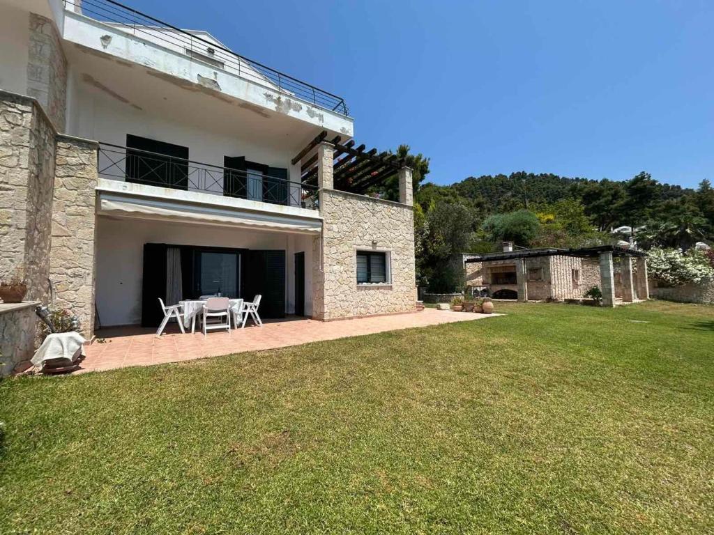 Gallery image of Summer villa by the sea in Kalandra