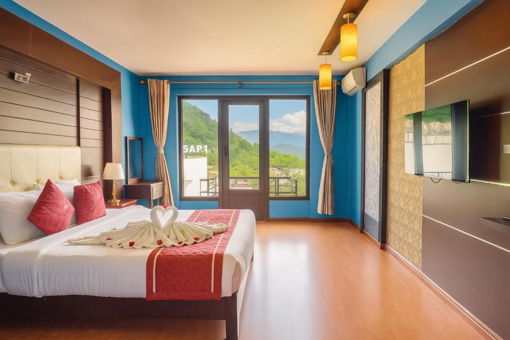 Postel nebo postele na pokoji v ubytování Sapa Elegance Hotel