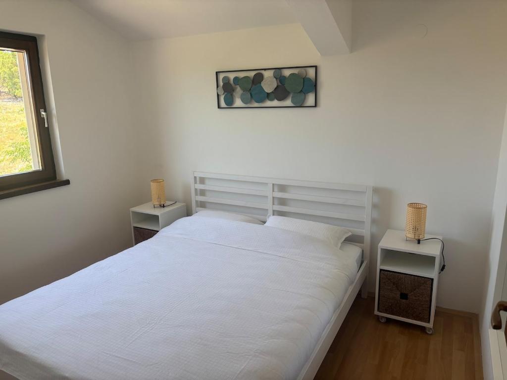 Ένα ή περισσότερα κρεβάτια σε δωμάτιο στο Domattina apartments Vlašići, Pag