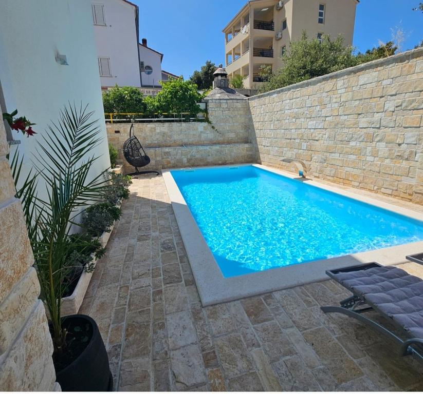 Bazén v ubytování Apartmani Datea nebo v jeho okolí