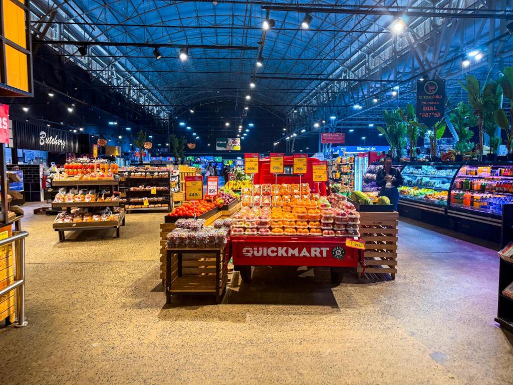 Supermarket nebo jiné obchody v  apartmánu nebo okolí