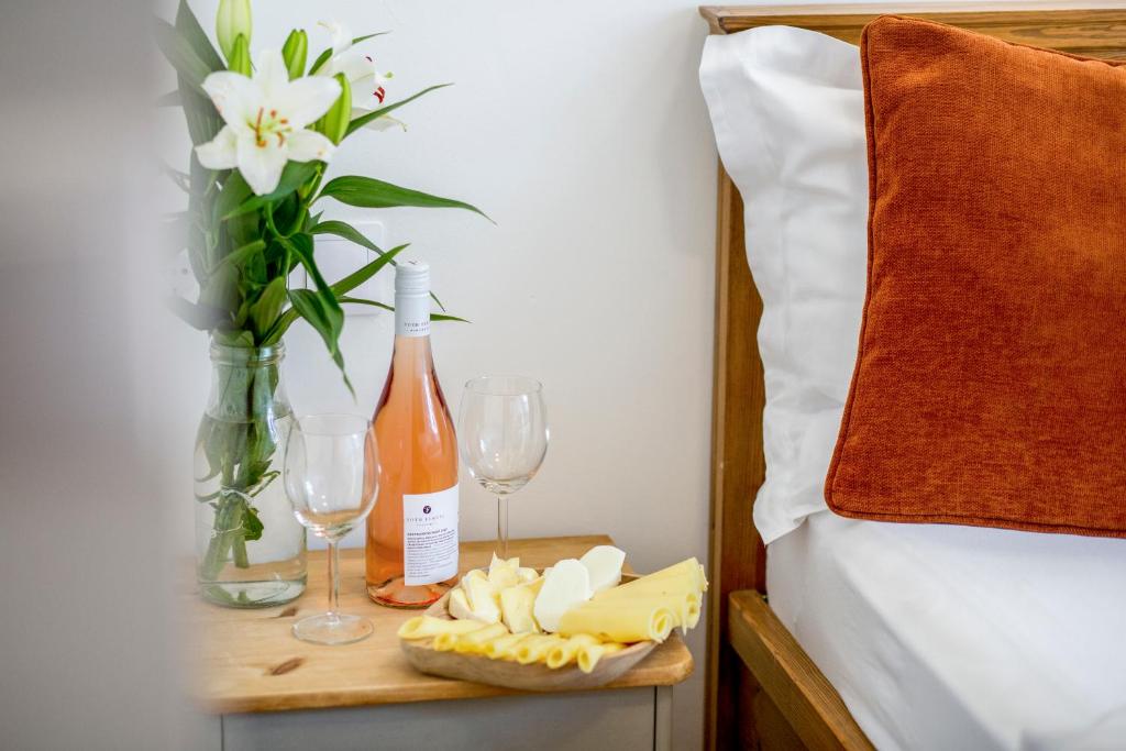 Postel nebo postele na pokoji v ubytování Chillinn Tündérliget Boutique Wellness Egerszalók