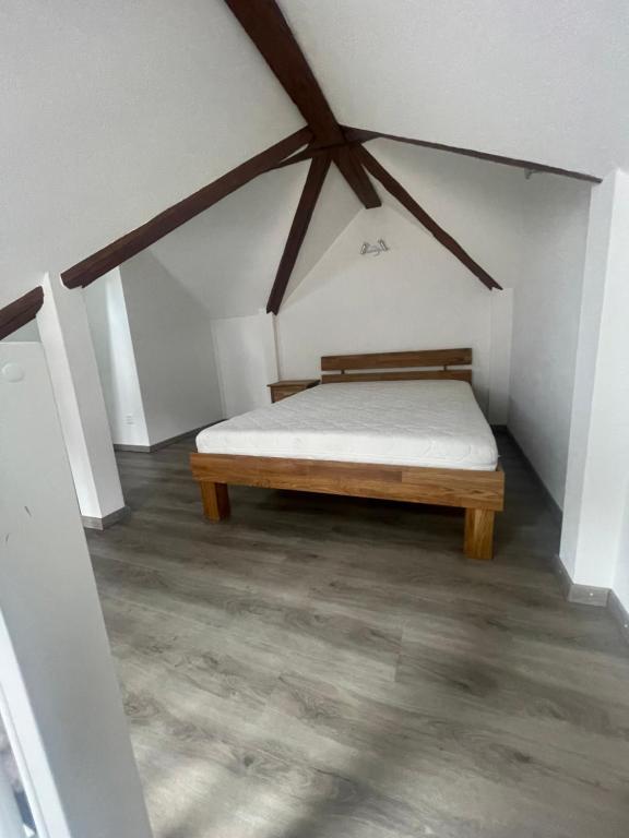 Ένα ή περισσότερα κρεβάτια σε δωμάτιο στο Hotel Krone