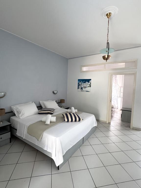 Dolphin Apartments - 5