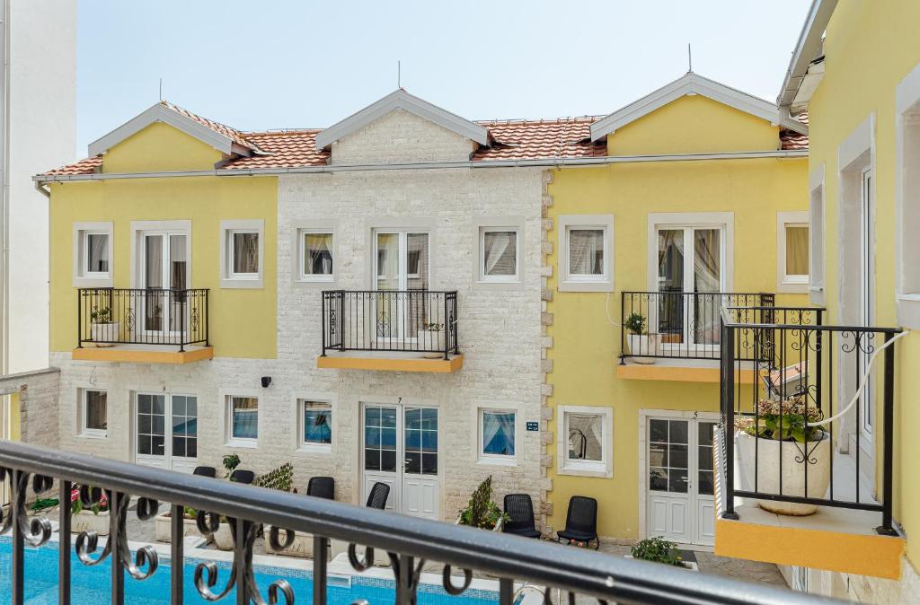 Bazén v ubytování *NEW IN 2025* - Hotel Subra Atrium nebo v jeho okolí