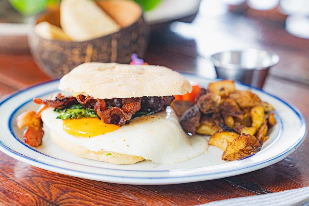 Makanan di atau berdekatan inn ini