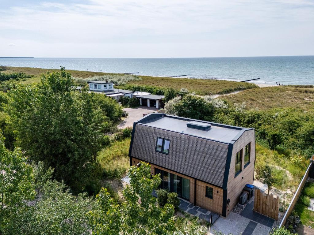 an aerial view of a tiny house on the beach at Strand Hus in Dierhagen