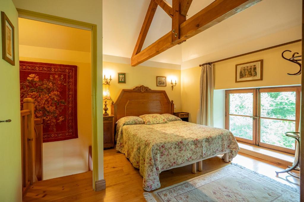Postel nebo postele na pokoji v ubytování Chateau De Picomtal