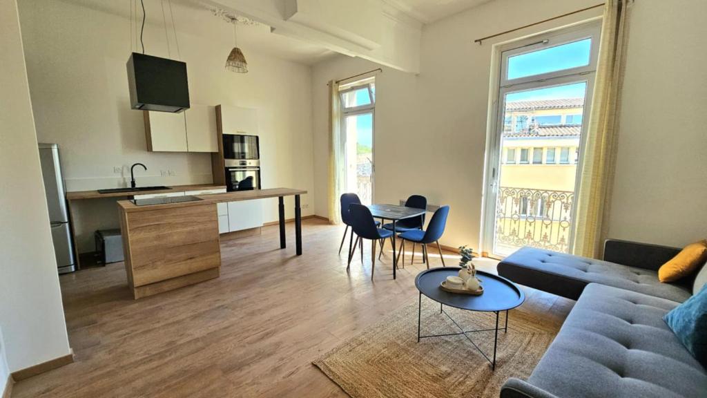 a living room with a couch and a table at Appartements de charme centre de Montpellier in Montpellier