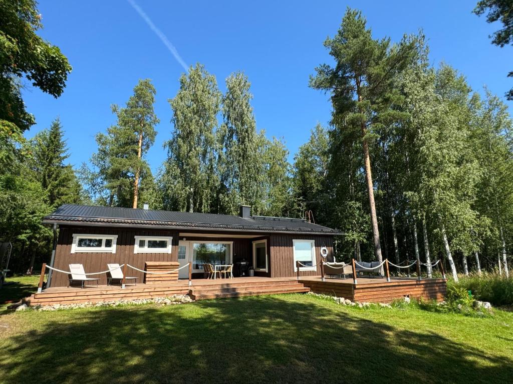 Κήπος έξω από το Saimaa lake cottage