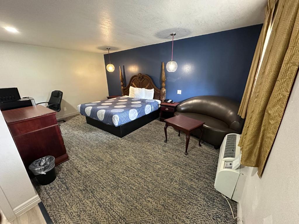 Postel nebo postele na pokoji v ubytování Summit Inn - Dayton