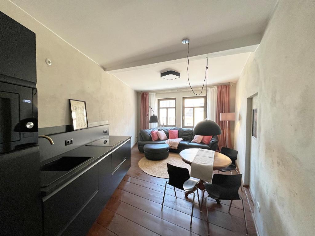 Η κουζίνα ή μικρή κουζίνα στο Große Wohnung in Marktnähe