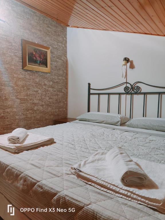Postel nebo postele na pokoji v ubytování BB Cesarò Mariolo house